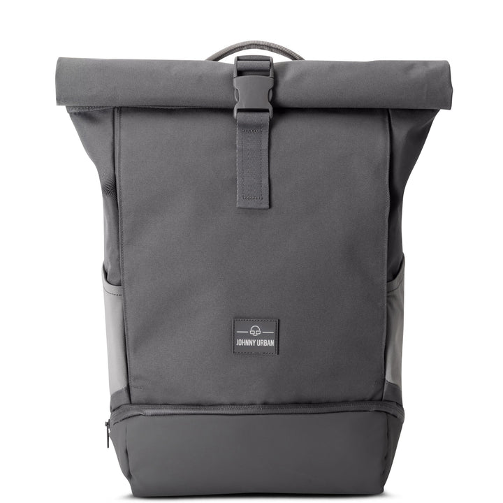 UrbanFlow rolltop rugzak op kantoor; perfect als laptoprugzak voor professioneel gebruik.