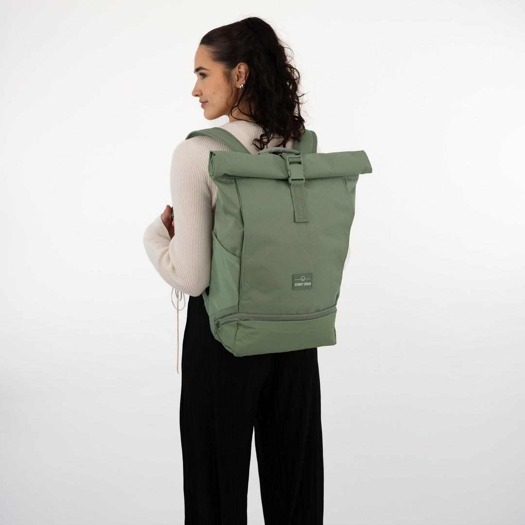 UrbanFlow rolltop rugzak met verstelbare gespen; optimale pasvorm en veilige sluiting.