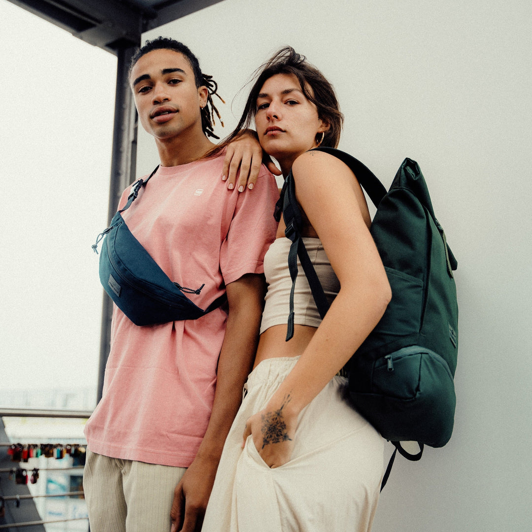 Unisex UrbanFlow rolltop rugzak; combineert stijl met functionaliteit voor elke gelegenheid.
