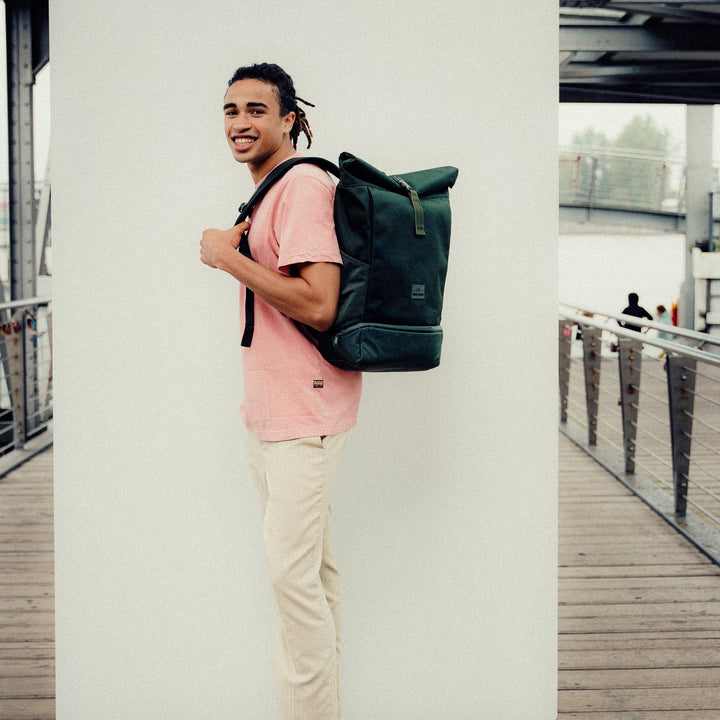 UrbanFlow rolltop rugzak voor reizen; ruime inhoud, als handbagage of weekendtas.