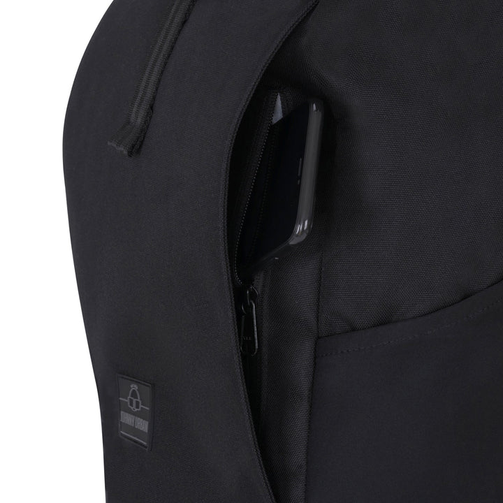Compacte UrbanFlow rolltop reistas; flexibele inhoud voor korte trips en avonturen.