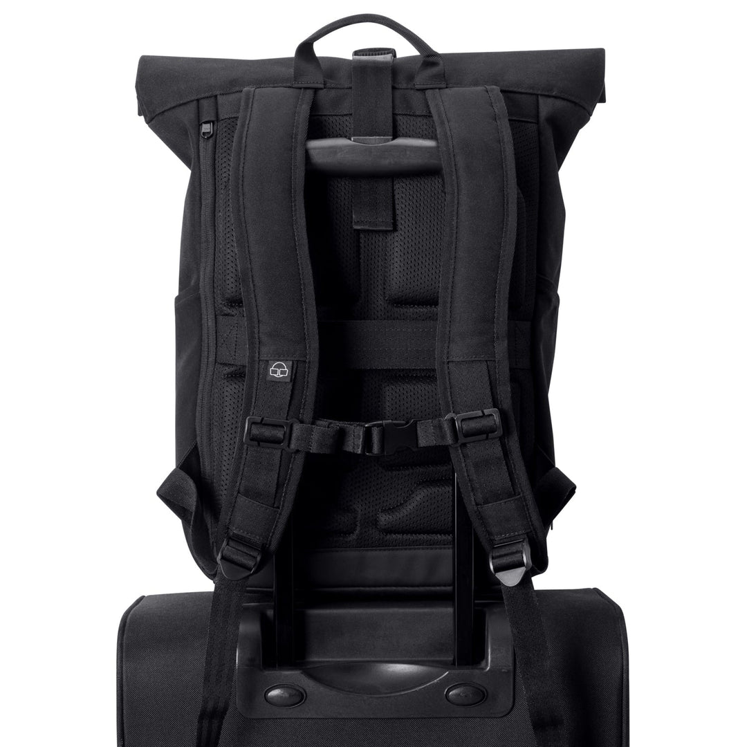 Detail van rolltop sluiting van de UrbanFlow rugzak; voor veilige en verstelbare opslag.