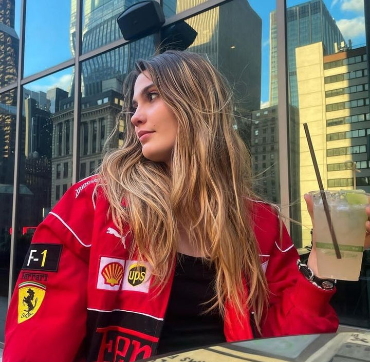 Stijlvol retro racejack voor dames en heren, perfect voor streetwear looks.