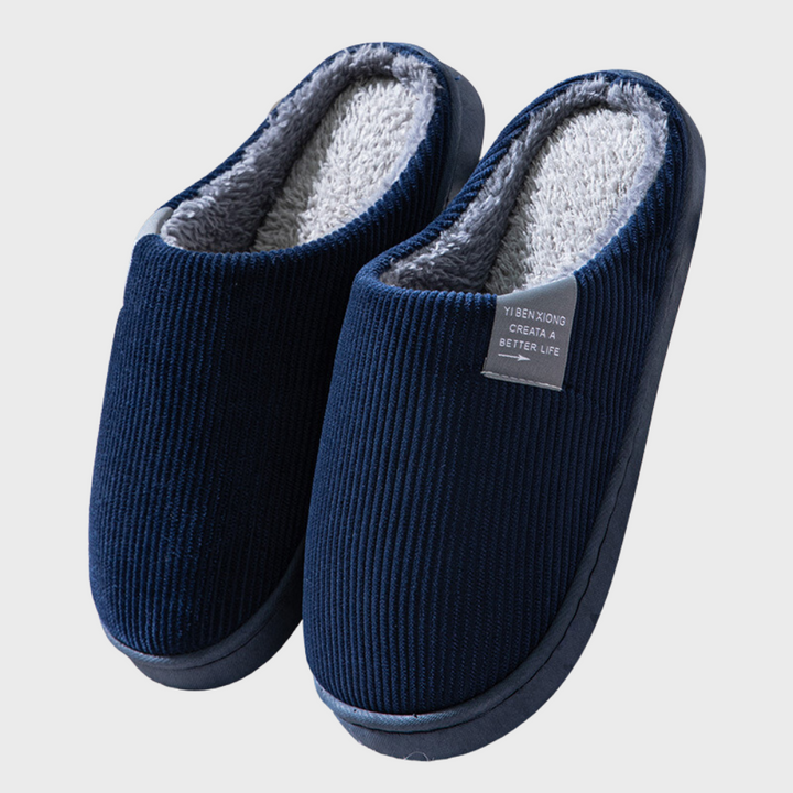 Nieuwe collectie: grijze, zachte huispantoffels voor dames en heren, ideaal comfortschoeisel