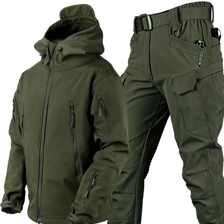 Veelzijdige unisex outdoor set met water- en winddichte eigenschappen en comfortabele fleecevoering.