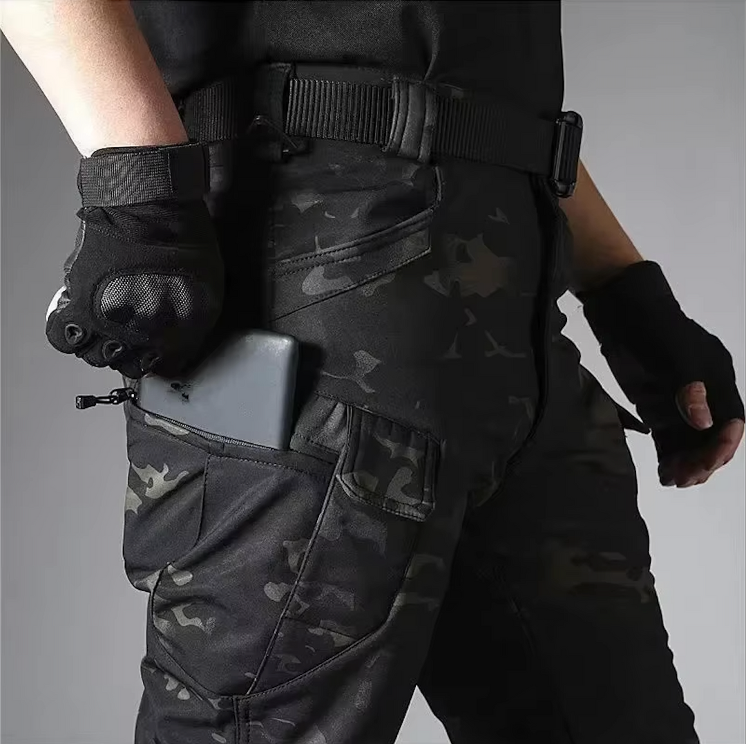 Geavanceerde unisex outdoor set, water- en winddicht, met ademende fleecevoering voor alle seizoenen.