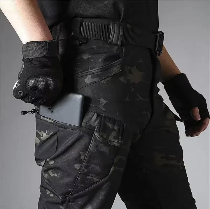 Geavanceerde unisex outdoor set, water- en winddicht, met ademende fleecevoering voor alle seizoenen.