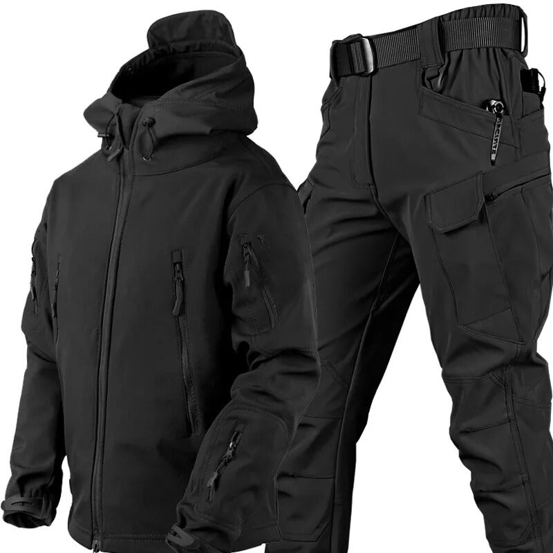 Comfortabele en duurzame unisex outdoor set, water- en winddicht, met warme fleecevoering voor winteravonturen.