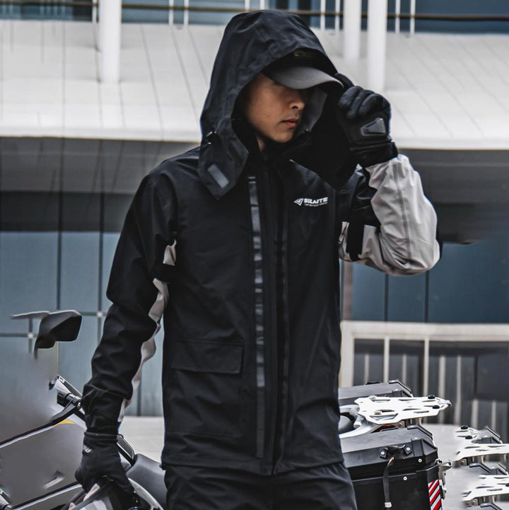 Comfortabel, lichtgewicht regenpak, waterdicht en unisex, ideaal voor lange wandelingen.