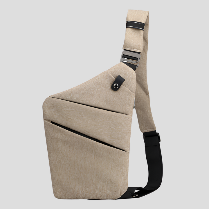 Levensstijl foto van de unisex schoudertas in een stedelijke omgeving, straalt functionaliteit en moderniteit uit.