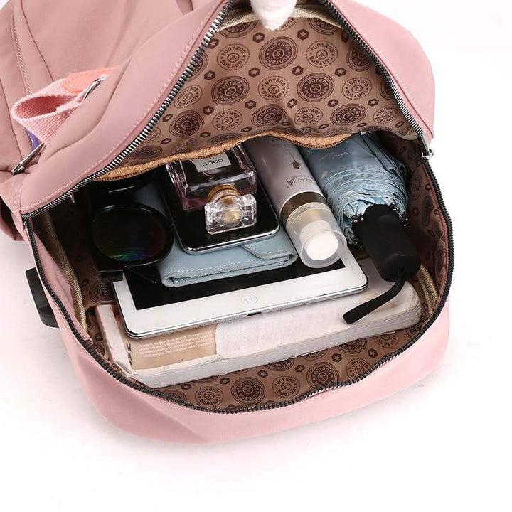 Ruime reisrugzak, waterdicht, met anti-diefstalfuncties & USB-poort. Comfortabel & veilig voor al je spullen.