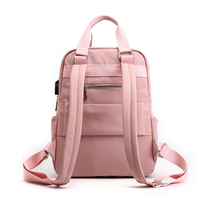 Duurzame schooltas, waterdicht en anti-diefstal, met USB-lader & laptopvak. Ideaal voor studenten.