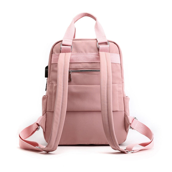 Duurzame schooltas, waterdicht en anti-diefstal, met USB-lader & laptopvak. Ideaal voor studenten.