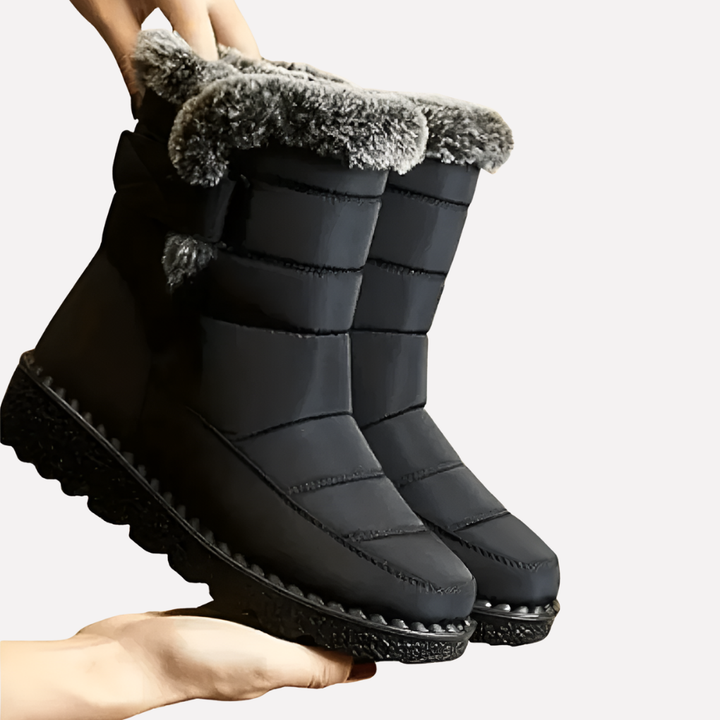 Warme unisex snowboots in de kleur zwart, ideaal voor winterse omstandigheden, waterdichte winterlaarzen met goede grip.