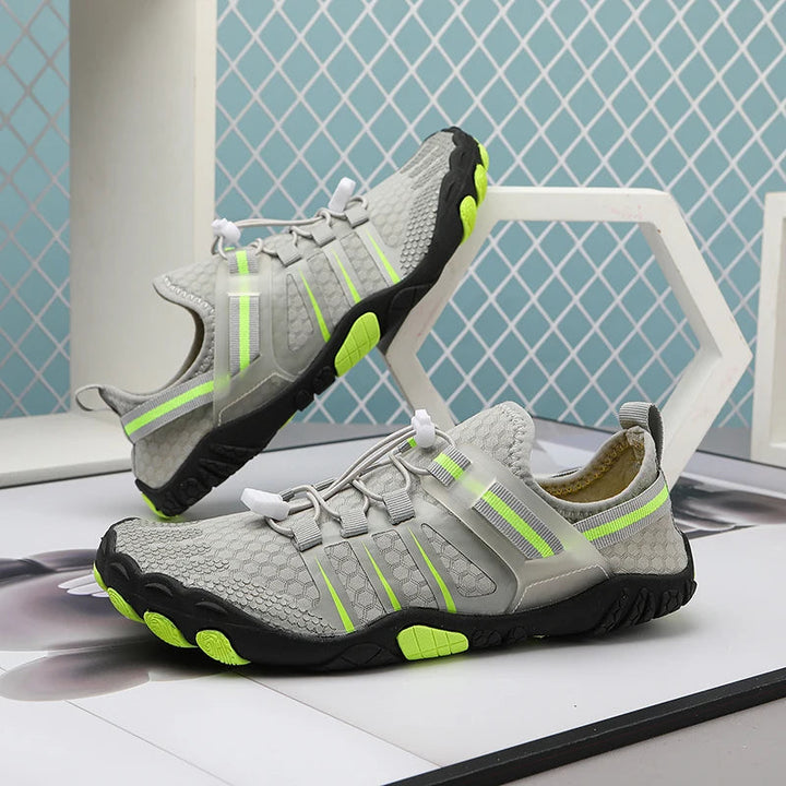 Comfortabele unisex zwemschoenen voor heren en dames, ideaal voor zomerse waterpret op strand of in het water.