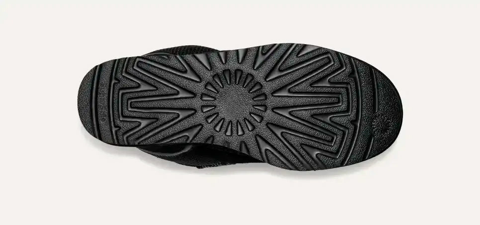 Stijlvolle unisex suède schoenen, warm en comfortabel, verkrijgbaar in zand en zwart.