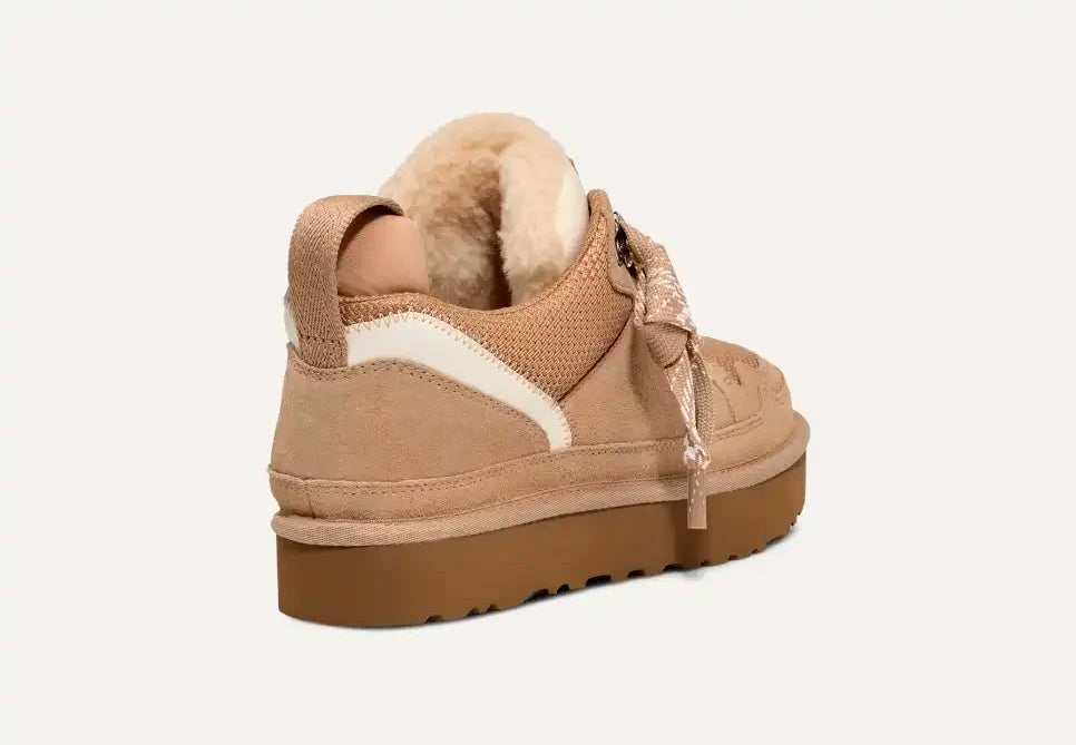 Warme en comfortabele unisex winterlaarzen van ecologisch suède voor dagelijks gebruik.