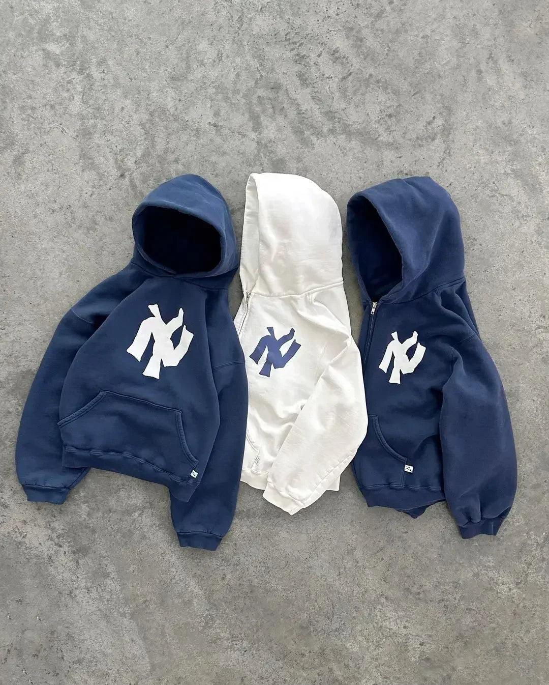 Unisex Y2K oversized hoodie met abstracte kunst print, ideaal voor streetwear en casual comfort.