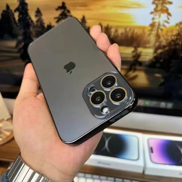 Luxe iPhone beschermhoes: Magnetische case met valbescherming en verhoogde camerarand, geschikt voor diverse iPhones.