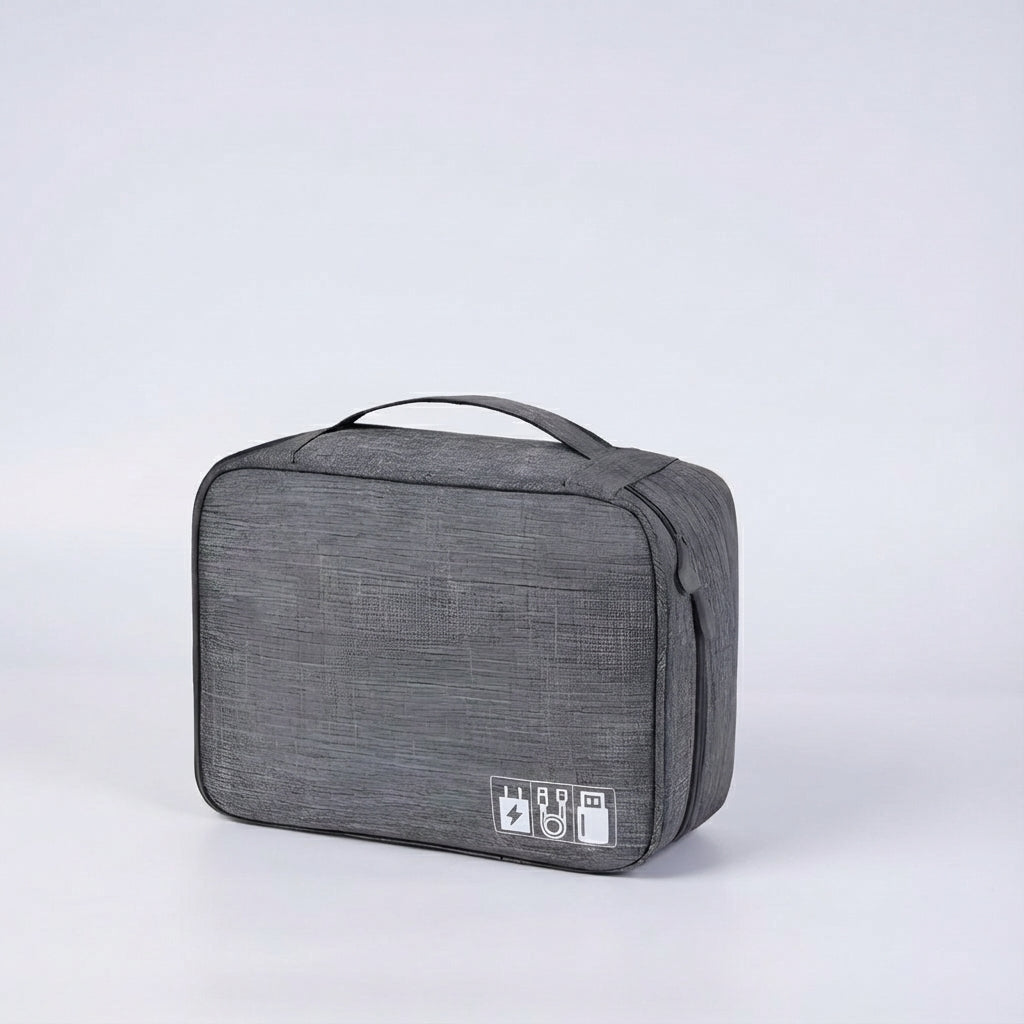 Stijlvolle gesloten TechTidy reis gadget organizer, compact en klaar om al je tech veilig te vervoeren.