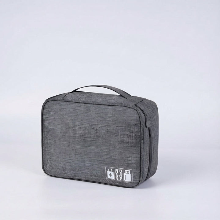 Stijlvolle gesloten TechTidy reis gadget organizer, compact en klaar om al je tech veilig te vervoeren.