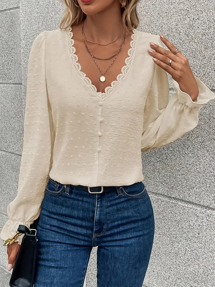 "V-Hals blouse met lange mouwen, elegante kantkraag, lichtgewicht stof en verfijnde uitstraling, voorkant aanzicht."