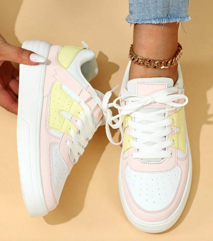 "Valeen sneakers voor dames, kleurrijk design met levendige pastelkleuren en ademend bovenwerk voor comfort en stijl."