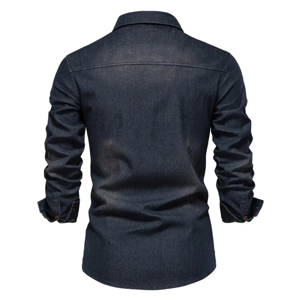Heren overhemd met lange mouwen, rugpand detail. Tijdloos shirt, perfect voor herfst- en lentemode. Comfortabele kleding.