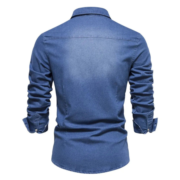 Netjes gevouwen heren overhemd met lange mouwen, klaar om te dragen. Veelzijdig en comfortabel shirt voor mannenmode collectie.