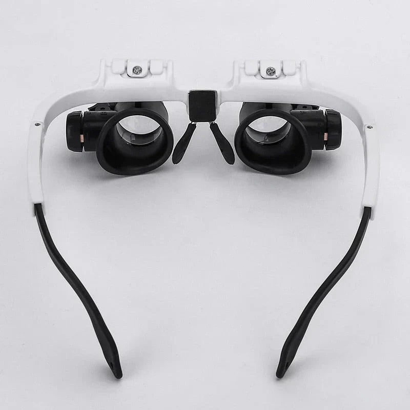 "Vergrootglas bril met LED-verlichting, verstelbare lenzen en witte afwerking voor precieze hobby- en professionele taken"