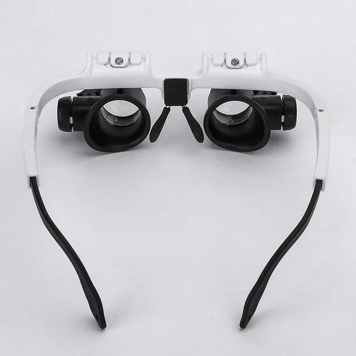 "Vergrootglas bril met LED-verlichting, verstelbare lenzen en witte afwerking voor precieze hobby- en professionele taken"