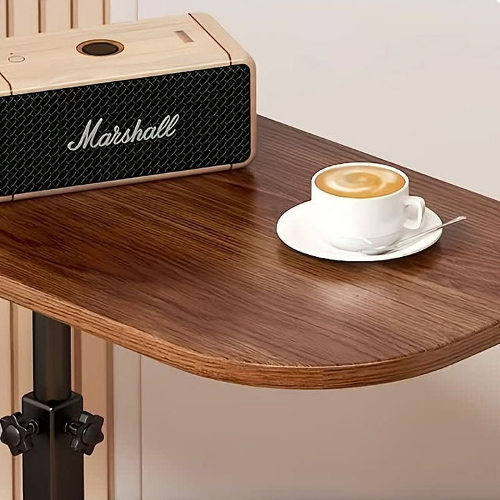 Houten verstelbare bijzettafel met robuust metalen onderstel, perfect als bedtafel of banktafel voor elk modern interieur.