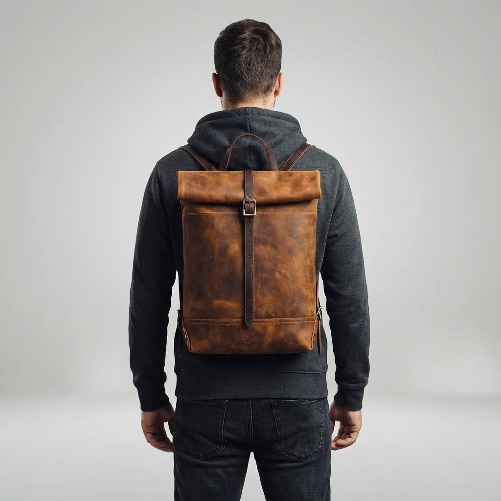 Unisex vintage Crazy Horse leren rugzak in bruin. Handgemaakte kwaliteit voor heren, perfect als stijlvolle reistas.