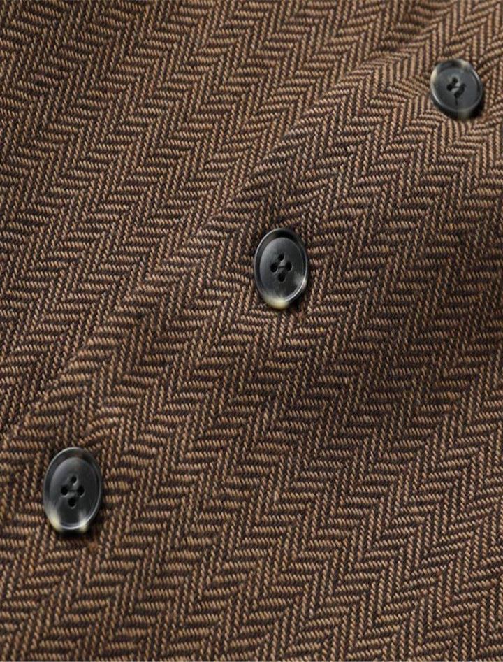 "Vintage heren gilet met elegante lijnen, authentieke stijl en hoogwaardige stoffen; veelzijdig voor elke outfit."