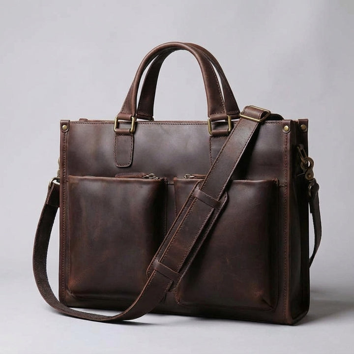 Elegante bruine leren laptoptas voor een professionele uitstraling; te gebruiken als heren- of damestas.