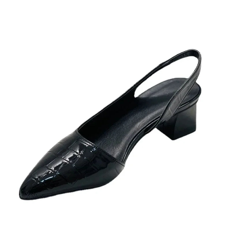 Vintage puntige slingback pumps met blokhak, elegant PU-leer, krokodillenstructuur, stijlvolle neus en open hiel.