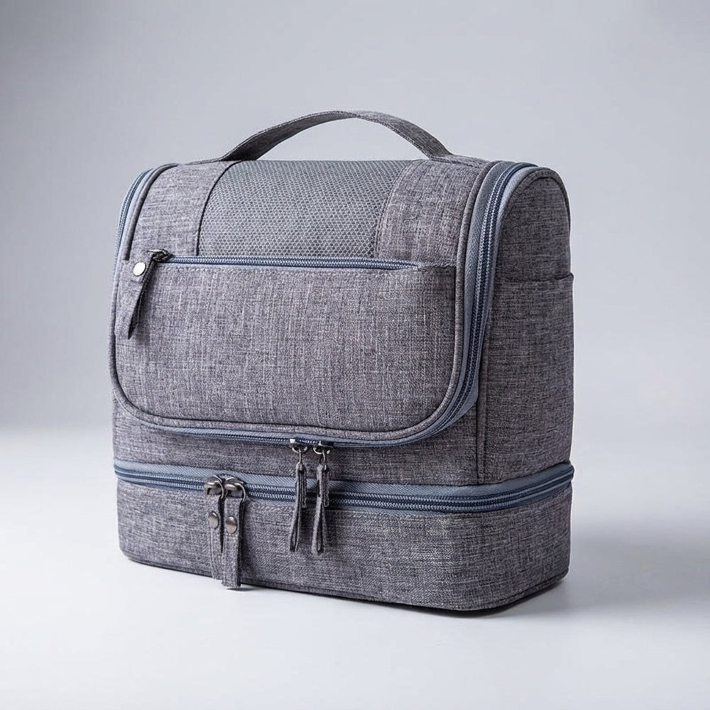Open Voyageluxe dubbelvak toilettas vol met reisbenodigdheden, perfecte organizer voor op vakantie.