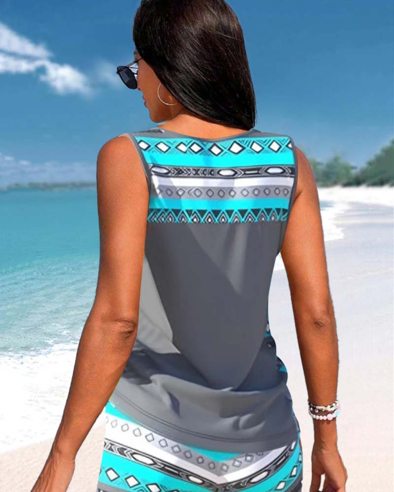 Vrolijke kleuren tankini met een mix van patronen, perfect voor een zomerse uitstraling. Strandmode voor vrouwen.