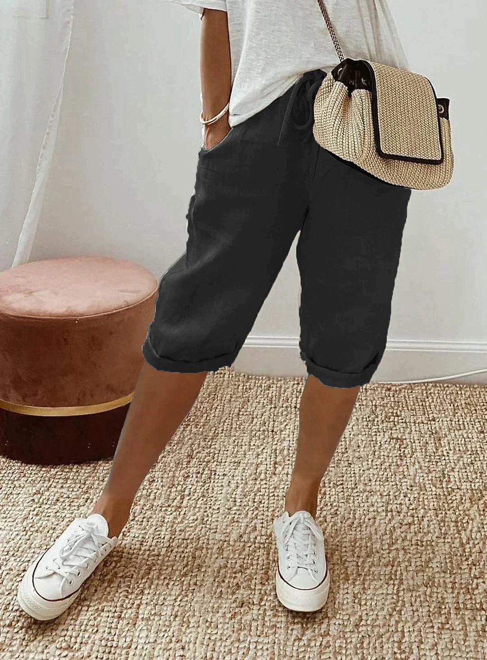 Witte linnen dames zomerbroek, comfortabel en stijlvol, ideaal als strandbroek of casual outfit.