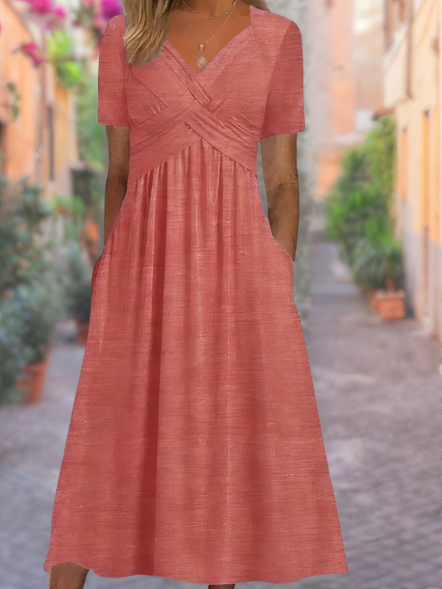 Model toont de flowy pasvorm van de luchtige v-hals zomerjurk voor vrouwen.