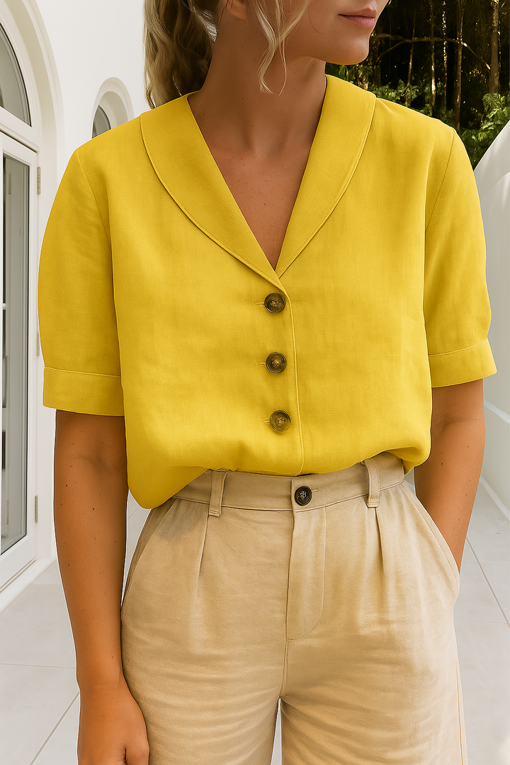 Veelzijdig dames t-shirt met envelophals en knoopjes, basiskledingstuk voor lente- en zomermode. Comfortabel.