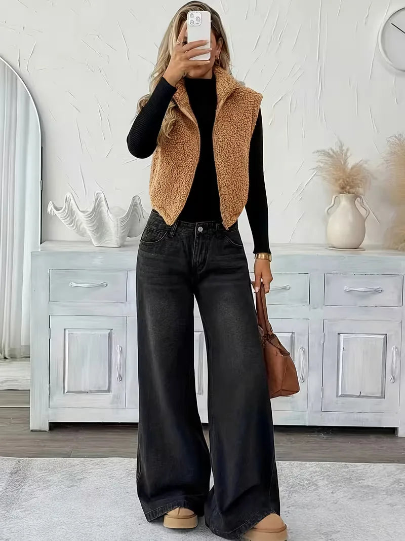 Veelzijdig beige dames vest met rits, warm en chic, van zachte faux shearling.