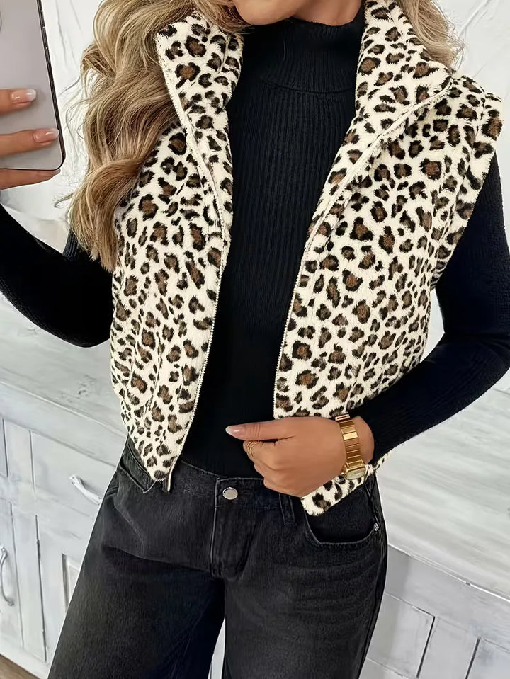 Casual luipaardprint dames vest van faux shearling, met handige ritssluiting.