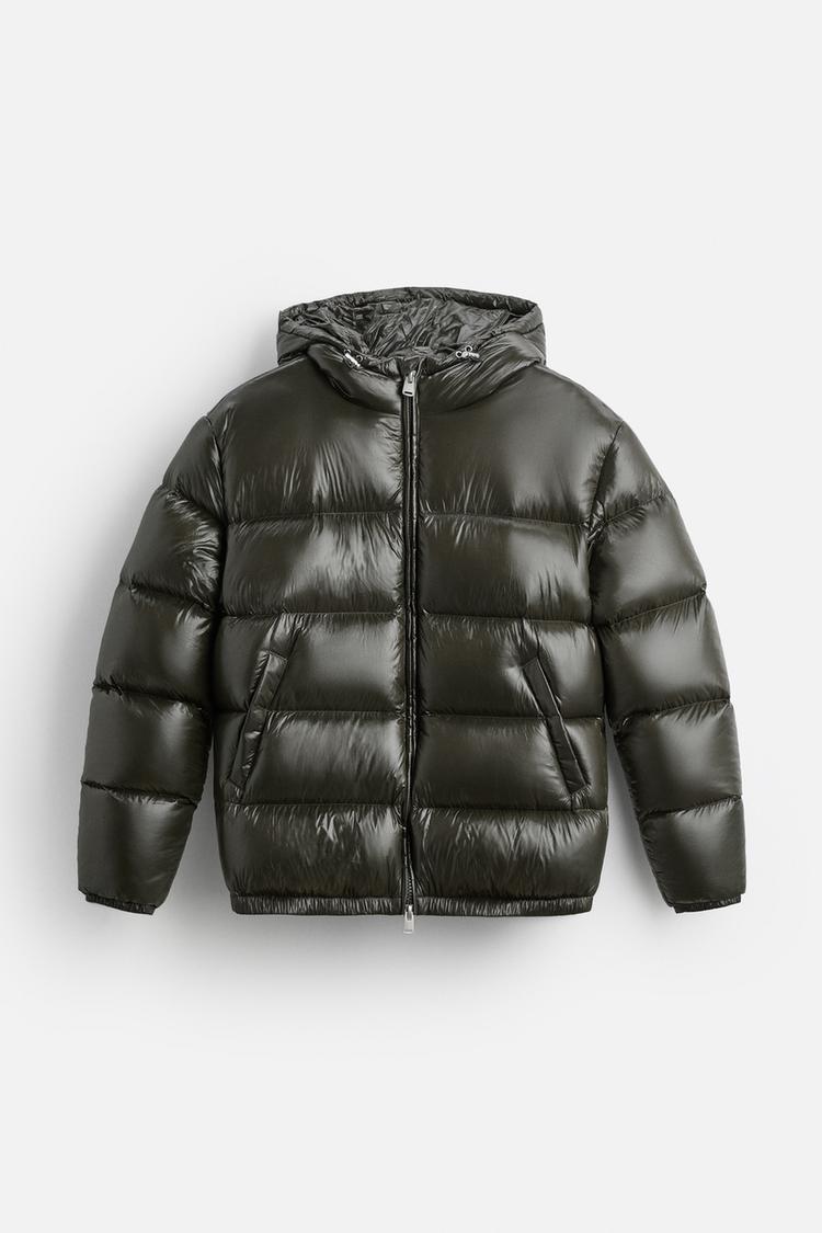 "Warm unisex pufferjack met dons, glanzende stof, hoge kraag en capuchon, ideaal voor winter, met verstelbare zoom."