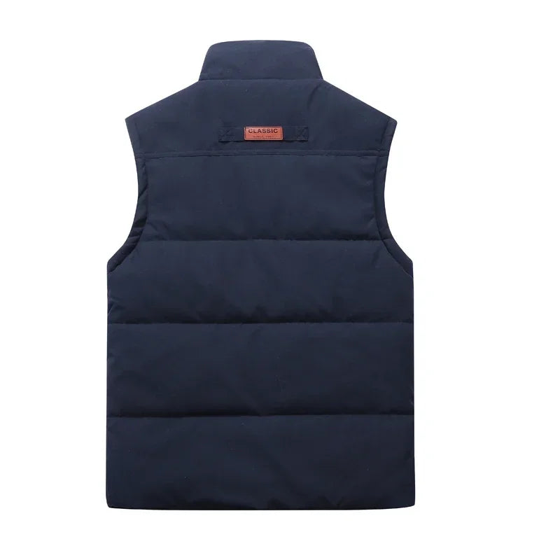 Zachte, warme heren bodywarmer. Essentieel vest voor een comfortabele, veelzijdige lente/herfst look.