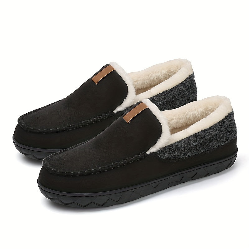 Loafer-stijl heren instappantoffels, warm en comfortabel voor binnen in grijs.