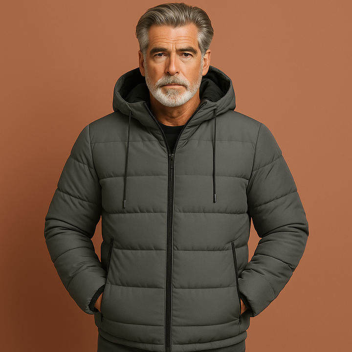Warme heren winterjas met zachte sherpa voering en praktische capuchon, ideaal voor koude dagen.