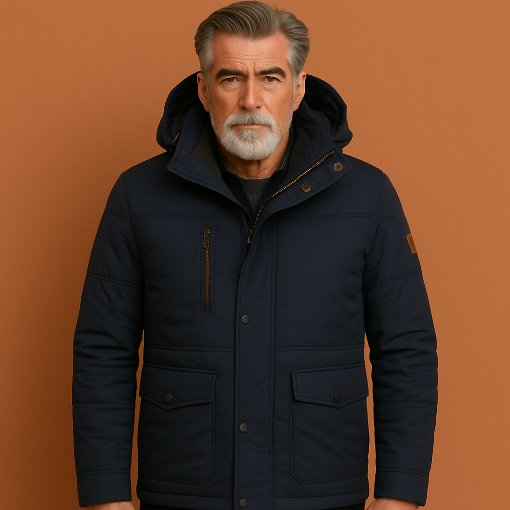 Stijlvolle man draagt warme winterparka buiten in sneeuw, biedt optimale bescherming tegen kou.