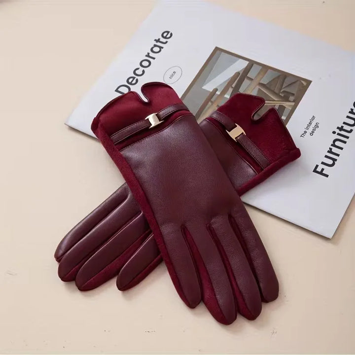 Modern winter accessoire: touchscreen handschoenen in donkere tinten, warm en praktisch voor herfst/winter.