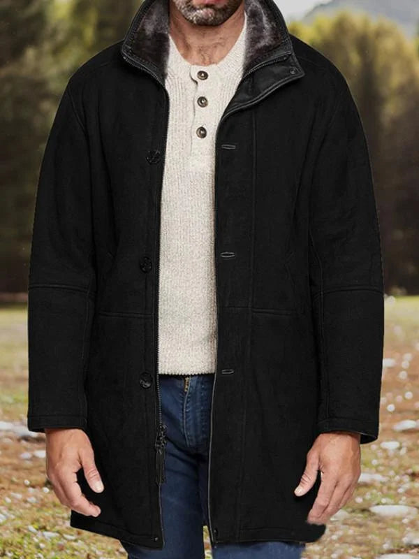 Detail van de waterafstotende stof en warme voering van deze comfortabele heren winterjas.